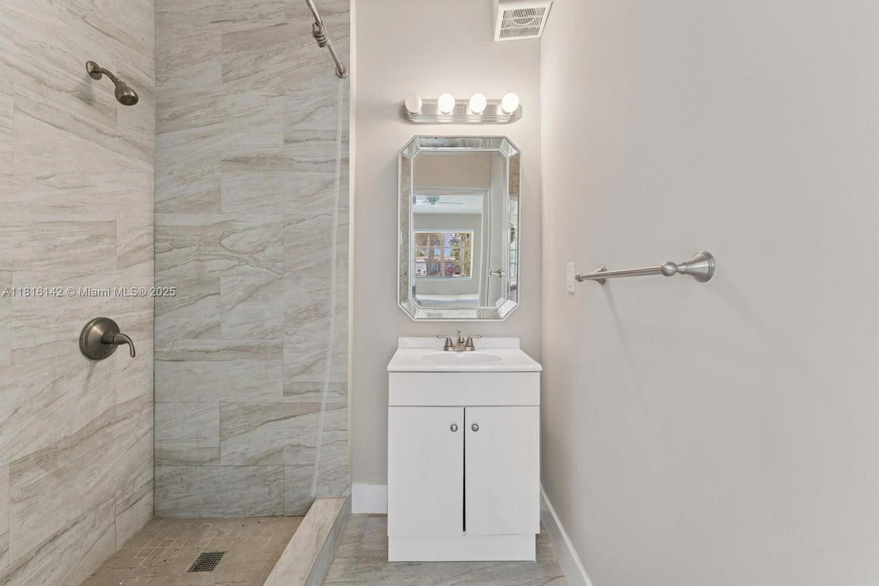 Real estate property located at 919 4th St, Broward, Gulfstream Estates, Hallandale Beach, FL