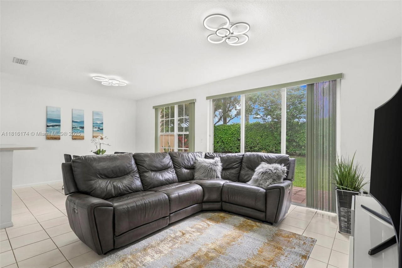 Real estate property located at 1968 79th Way, Broward, Walnut Creek Townhomes, Pembroke Pines, FL