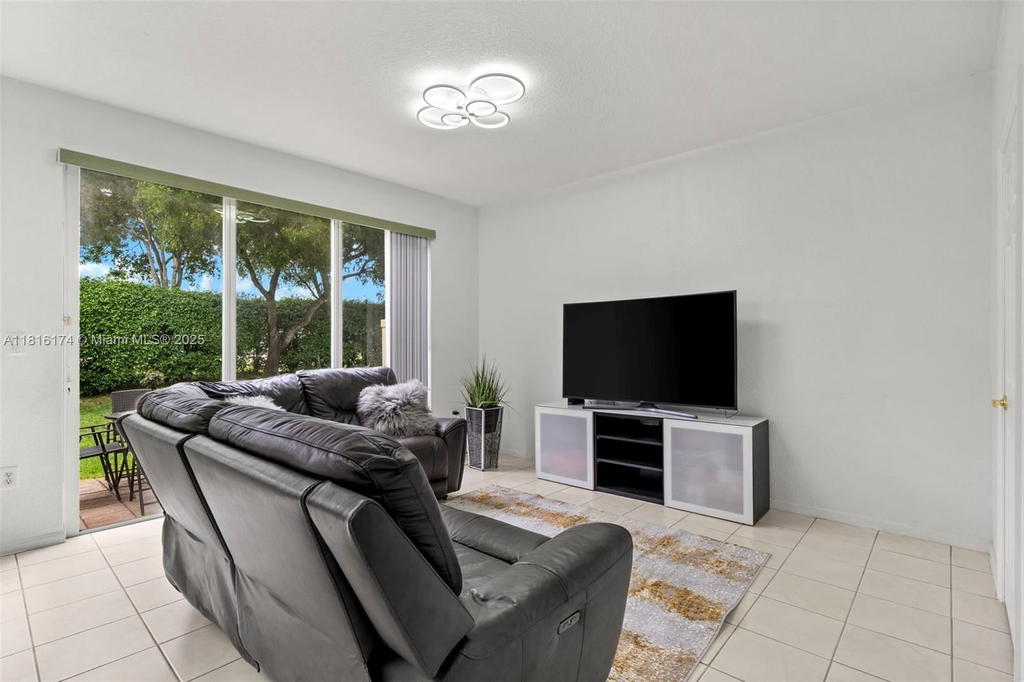 Real estate property located at 1968 79th Way, Broward, Walnut Creek Townhomes, Pembroke Pines, FL