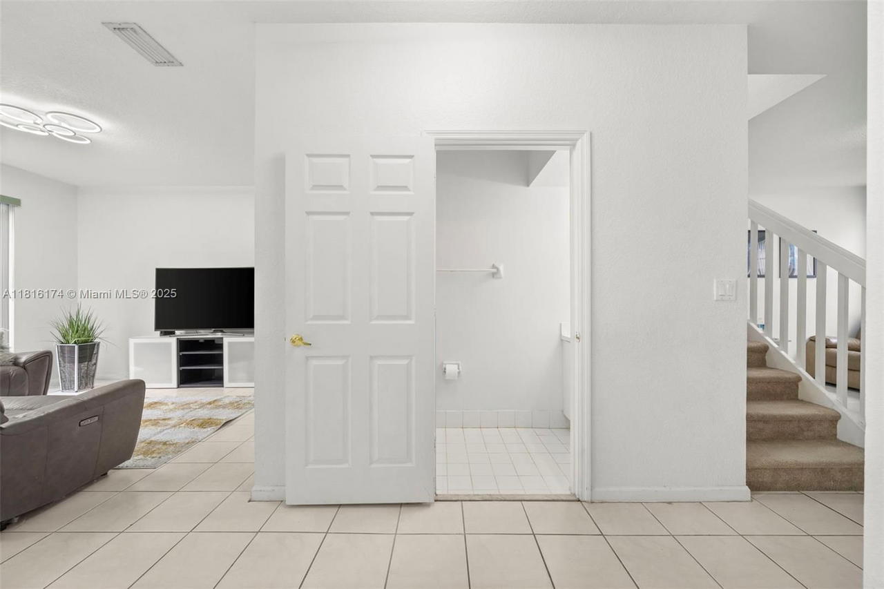 Real estate property located at 1968 79th Way, Broward, Walnut Creek Townhomes, Pembroke Pines, FL