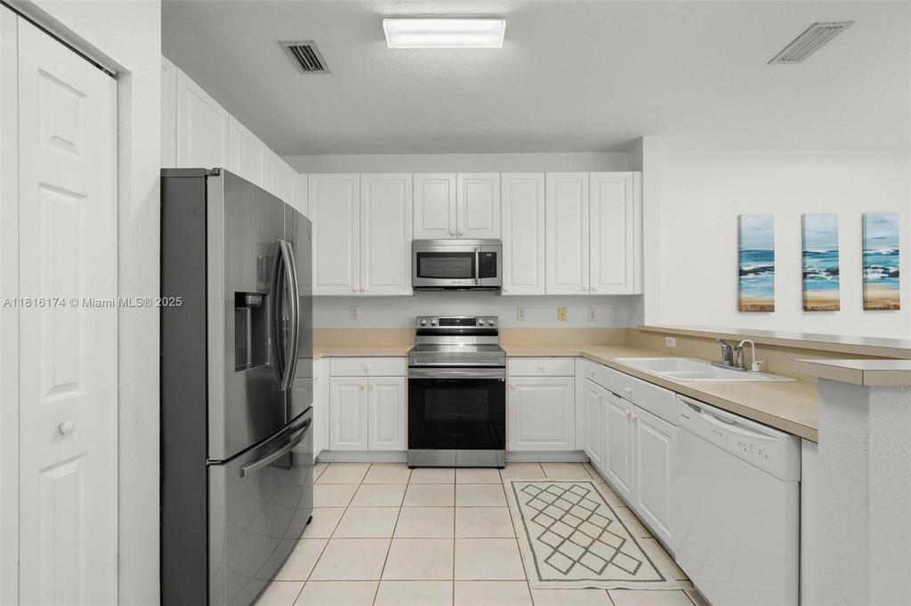 Real estate property located at 1968 79th Way, Broward, Walnut Creek Townhomes, Pembroke Pines, FL