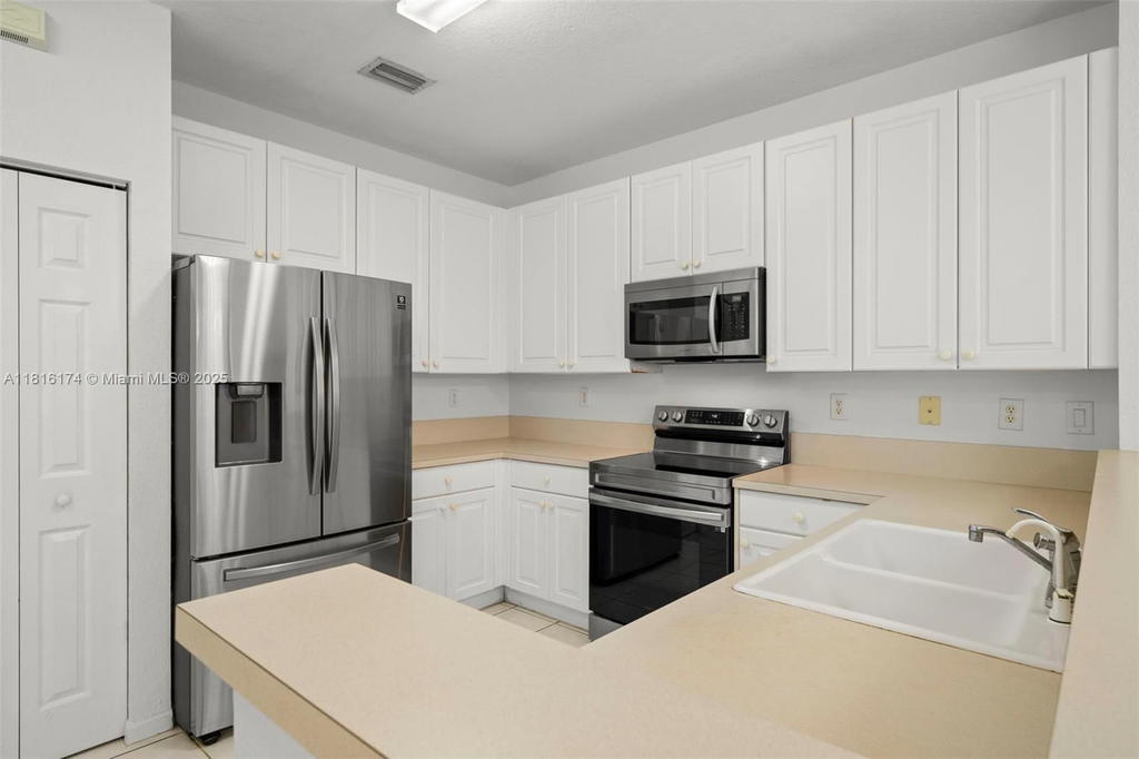 Real estate property located at 1968 79th Way, Broward, Walnut Creek Townhomes, Pembroke Pines, FL