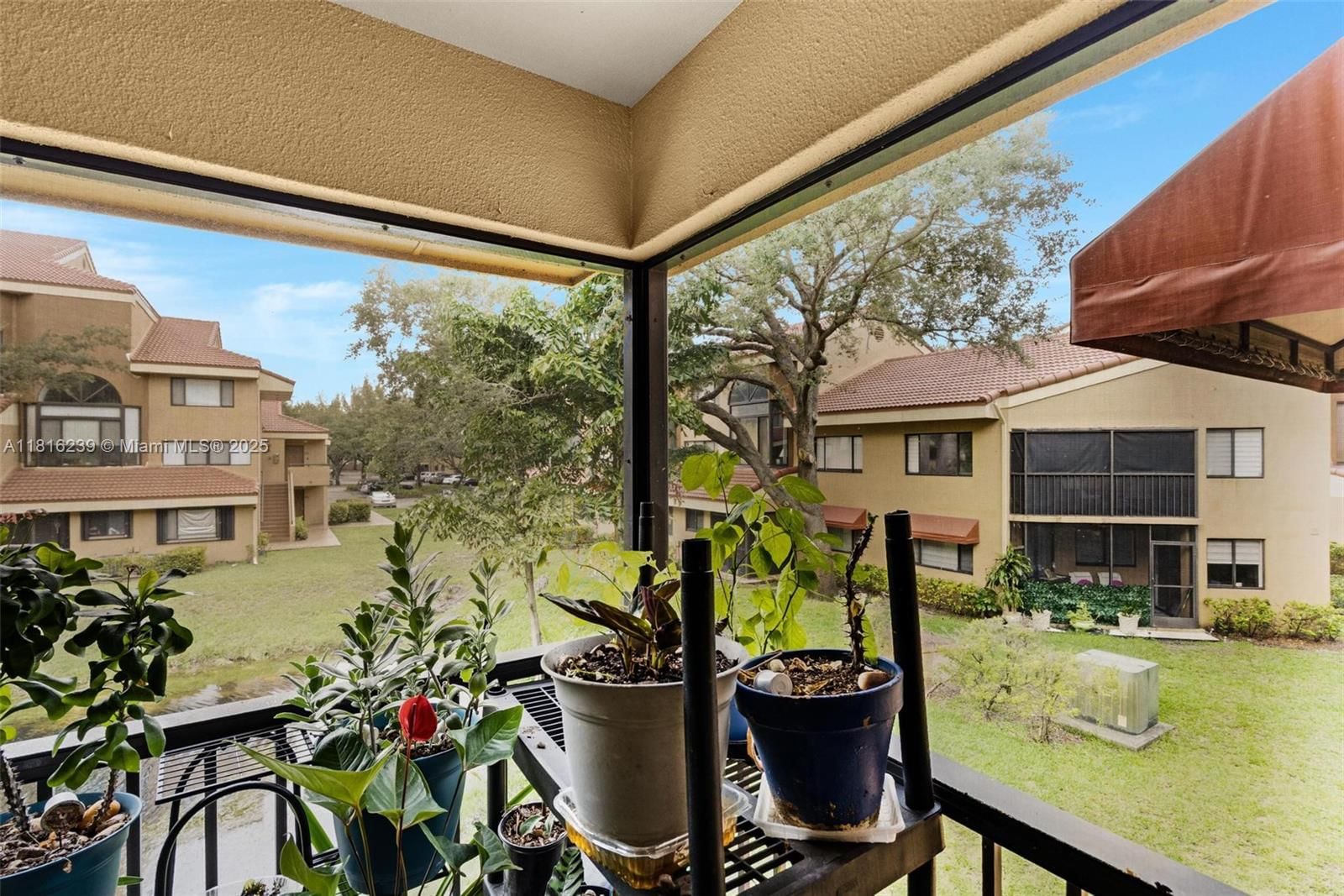 Real estate property located at 15499 Miami Lakeway N #208, Miami-dade, Celebration Point Condo #, Miami Lakes, FL