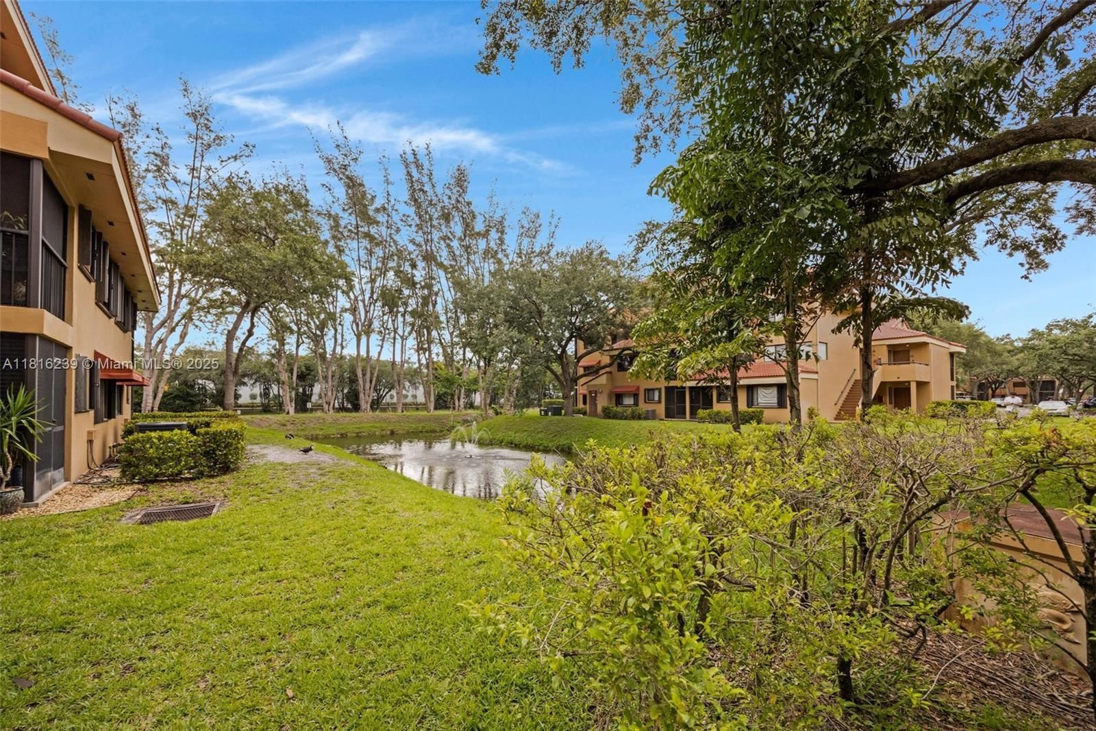 Real estate property located at 15499 Miami Lakeway N #208, Miami-dade, Celebration Point Condo #, Miami Lakes, FL