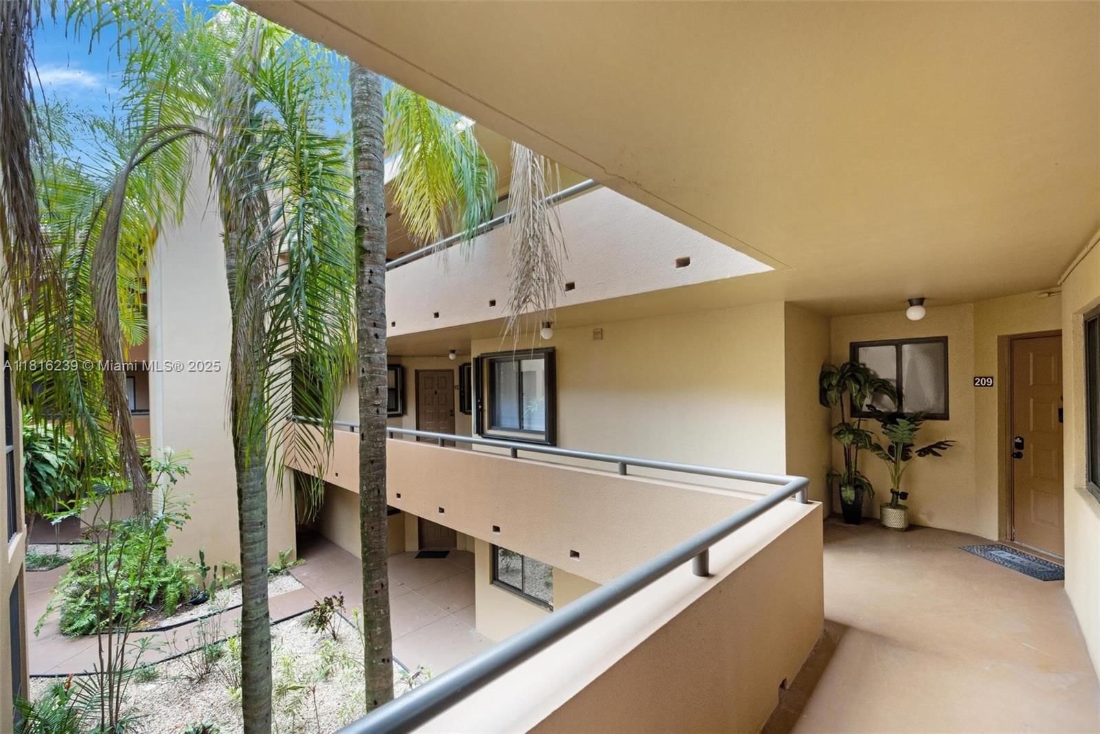 Real estate property located at 15499 Miami Lakeway N #208, Miami-dade, Celebration Point Condo #, Miami Lakes, FL