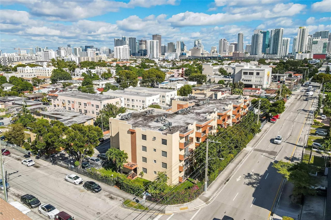Real estate property located at 677 9th Ave #309, Miami-dade, Vista Alegre Condo, Miami, FL