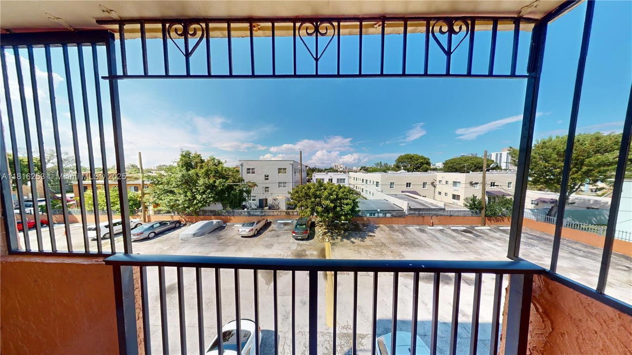 Real estate property located at 677 9th Ave #309, Miami-dade, Vista Alegre Condo, Miami, FL