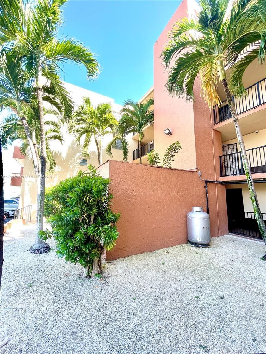 Real estate property located at 677 9th Ave #309, Miami-dade, Vista Alegre Condo, Miami, FL