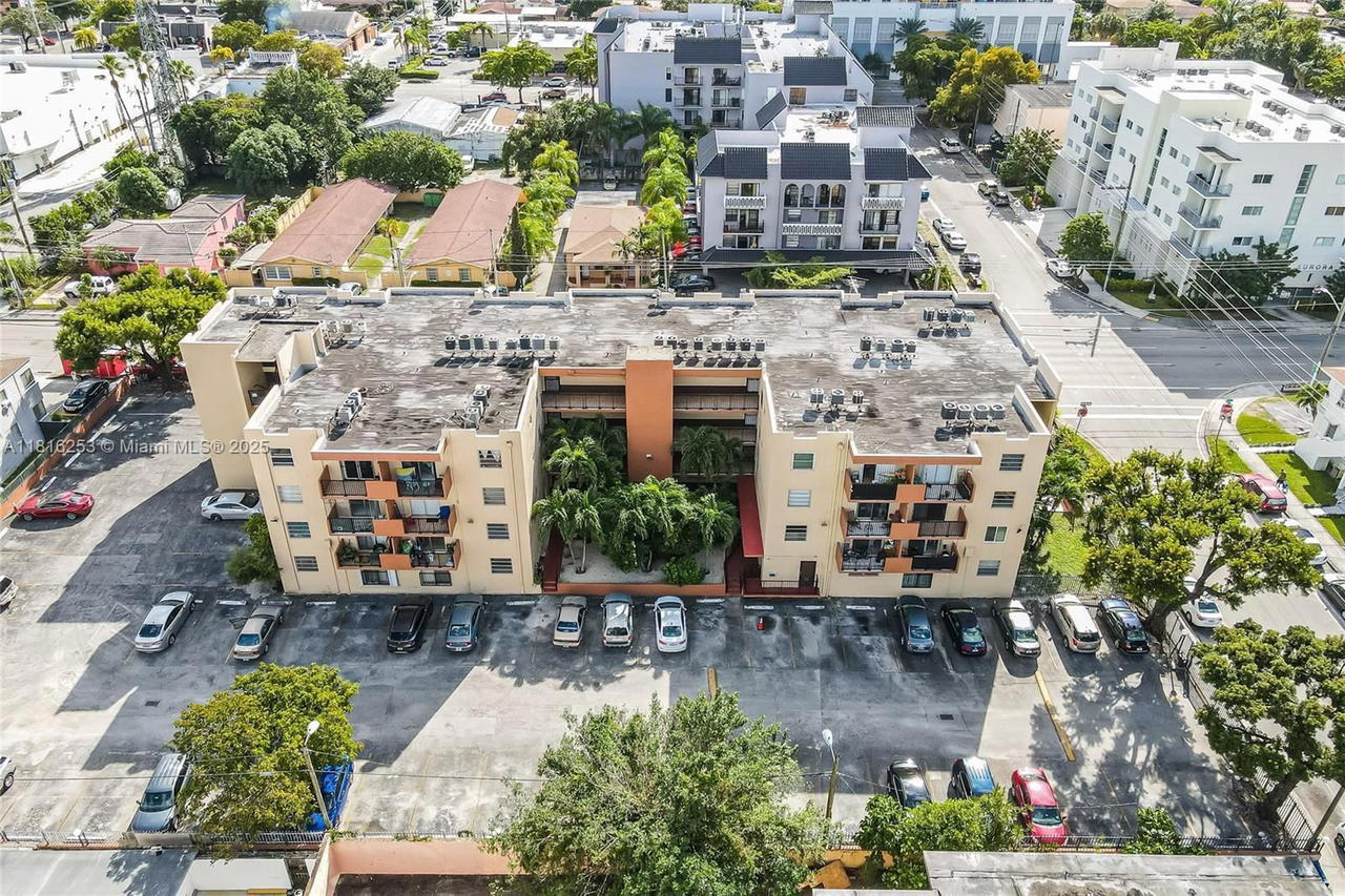 Real estate property located at 677 9th Ave #309, Miami-dade, Vista Alegre Condo, Miami, FL