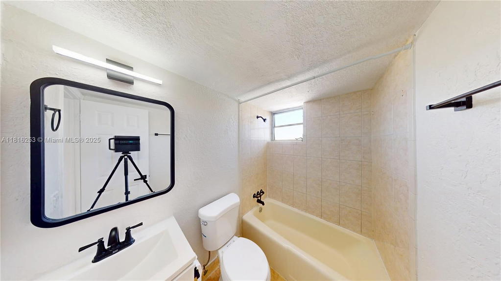 Real estate property located at 677 9th Ave #309, Miami-dade, Vista Alegre Condo, Miami, FL