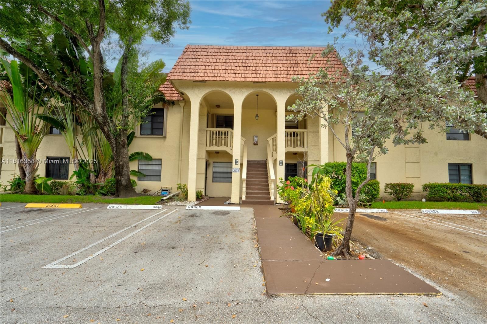 Real estate property located at 136 Cypress Rd #323, Broward, Cypress Park Condo, Pompano Beach, FL