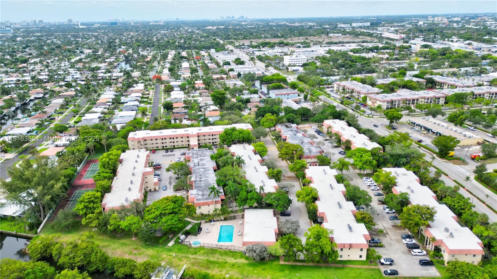 Real estate property located at 136 Cypress Rd #323, Broward, Cypress Park Condo, Pompano Beach, FL