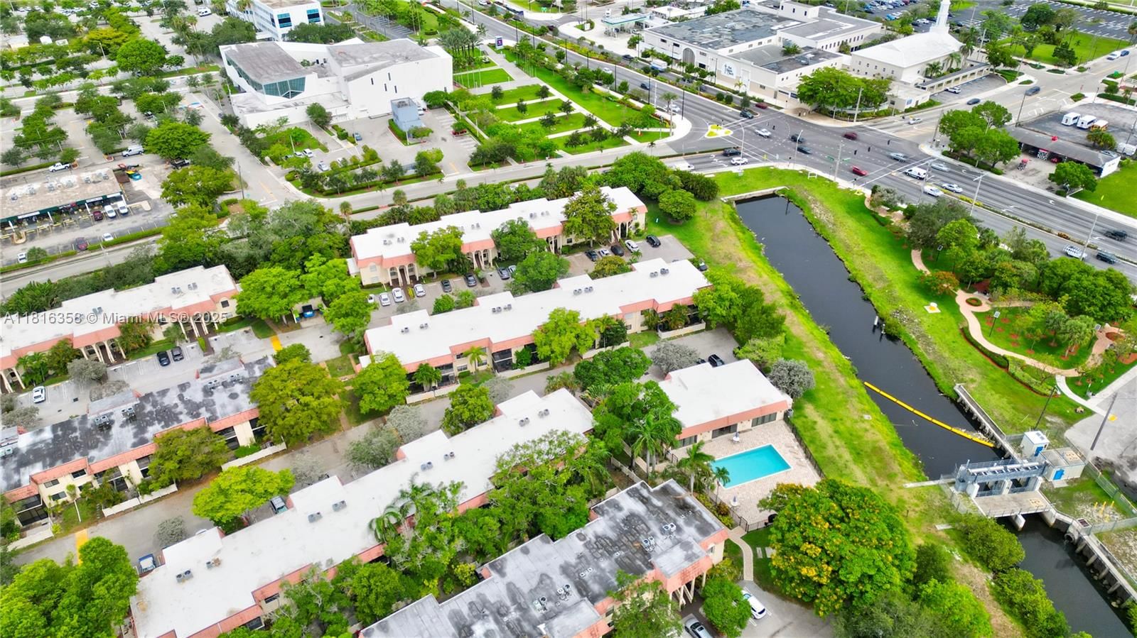Real estate property located at 136 Cypress Rd #323, Broward, Cypress Park Condo, Pompano Beach, FL