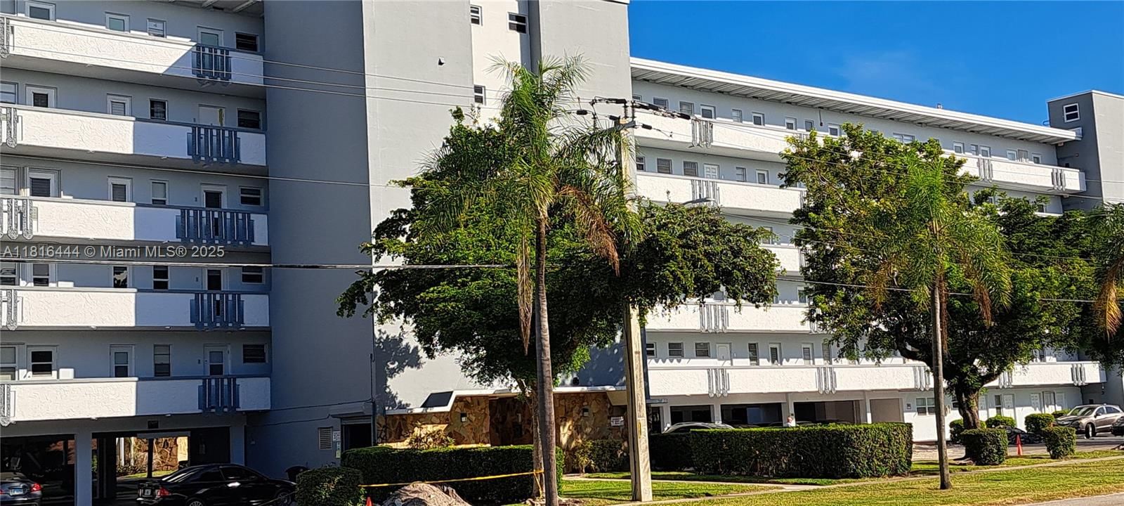 Real estate property located at 1425 Atlantic Shores Blvd #307, Broward, Fairways Royale Condo, Hallandale Beach, FL