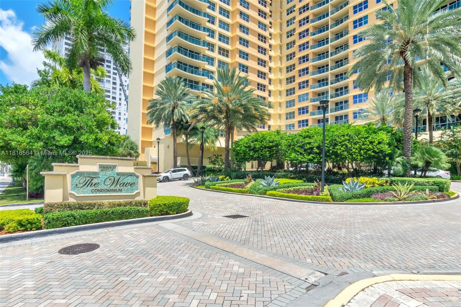 Real estate property located at 2501 Ocean Dr #1218, Broward, Wave Condo, Hollywood, FL