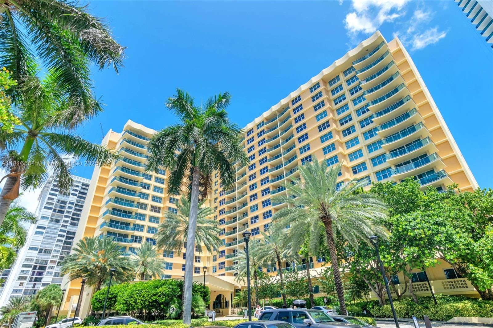 Real estate property located at 2501 Ocean Dr #1218, Broward, Wave Condo, Hollywood, FL