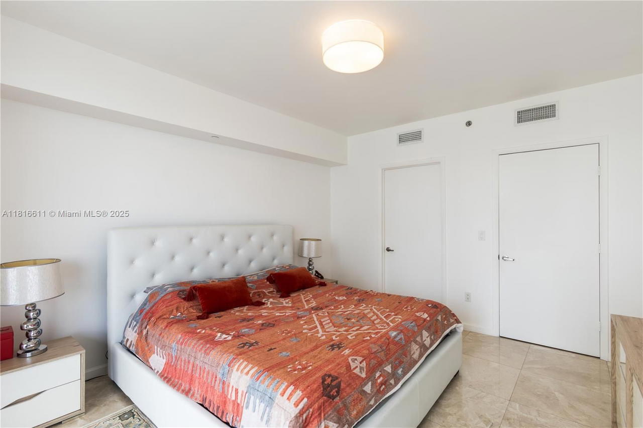 Real estate property located at 475 Brickell Ave #3512, Miami-dade, Iconbrickell Condo No 1, Miami, FL