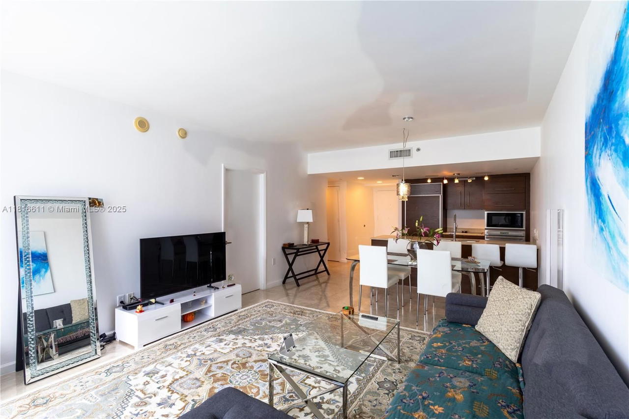 Real estate property located at 475 Brickell Ave #3512, Miami-dade, Iconbrickell Condo No 1, Miami, FL