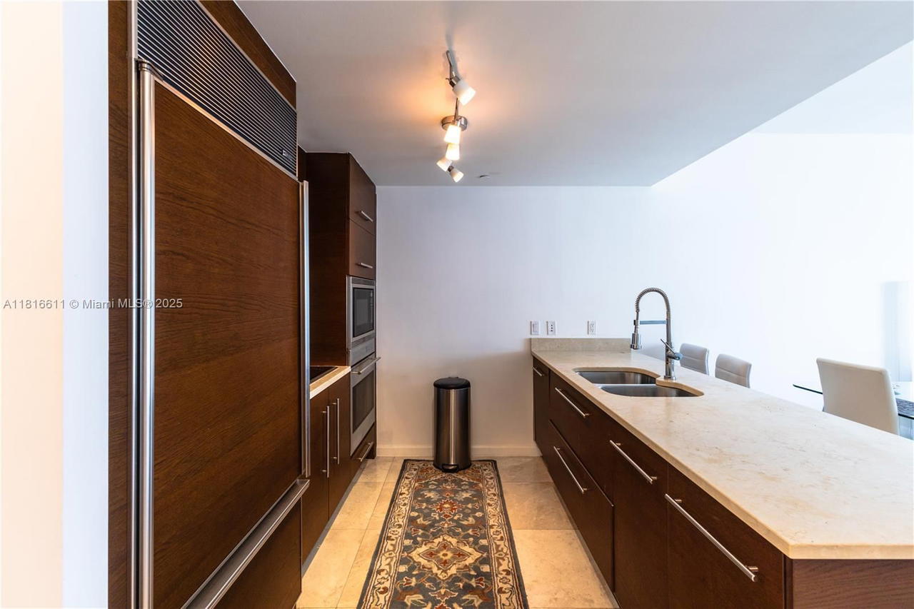 Real estate property located at 475 Brickell Ave #3512, Miami-dade, Iconbrickell Condo No 1, Miami, FL