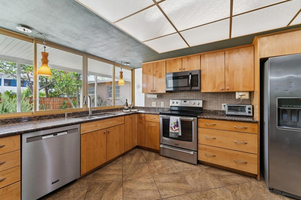Real estate property located at 1305 47th Ave, Broward, Hollywood Hills, Hollywood, FL