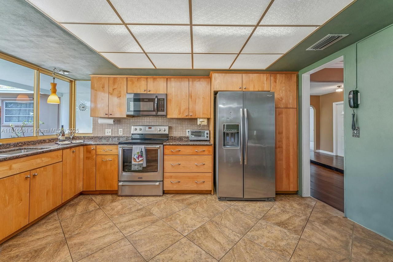Real estate property located at 1305 47th Ave, Broward, Hollywood Hills, Hollywood, FL