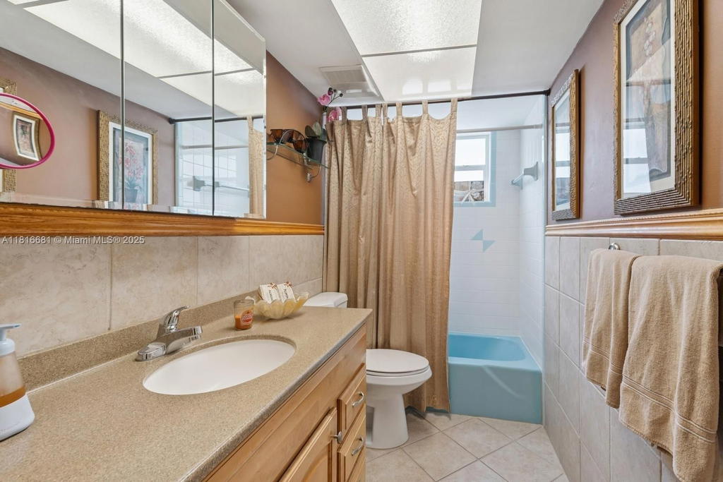 Real estate property located at 1305 47th Ave, Broward, Hollywood Hills, Hollywood, FL