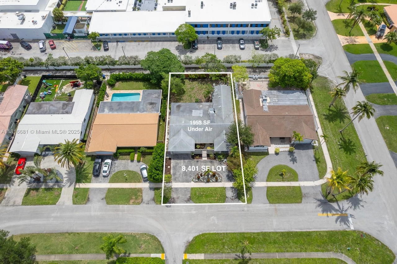 Real estate property located at 1305 47th Ave, Broward, Hollywood Hills, Hollywood, FL