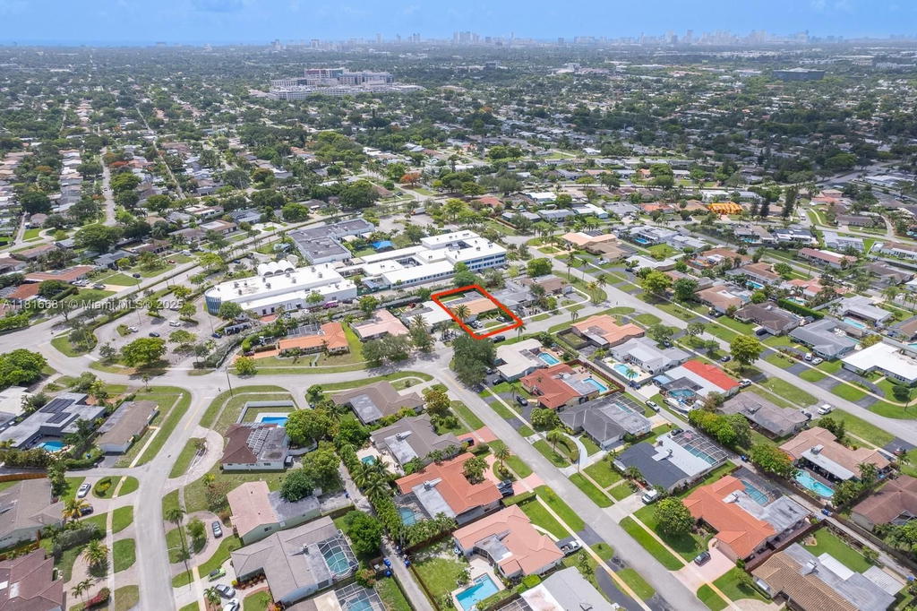Real estate property located at 1305 47th Ave, Broward, Hollywood Hills, Hollywood, FL