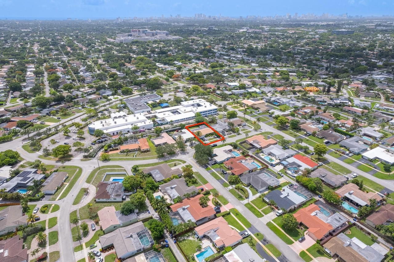 Real estate property located at 1305 47th Ave, Broward, Hollywood Hills, Hollywood, FL