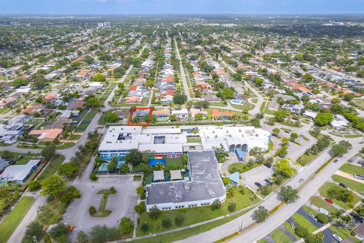 Real estate property located at 1305 47th Ave, Broward, Hollywood Hills, Hollywood, FL