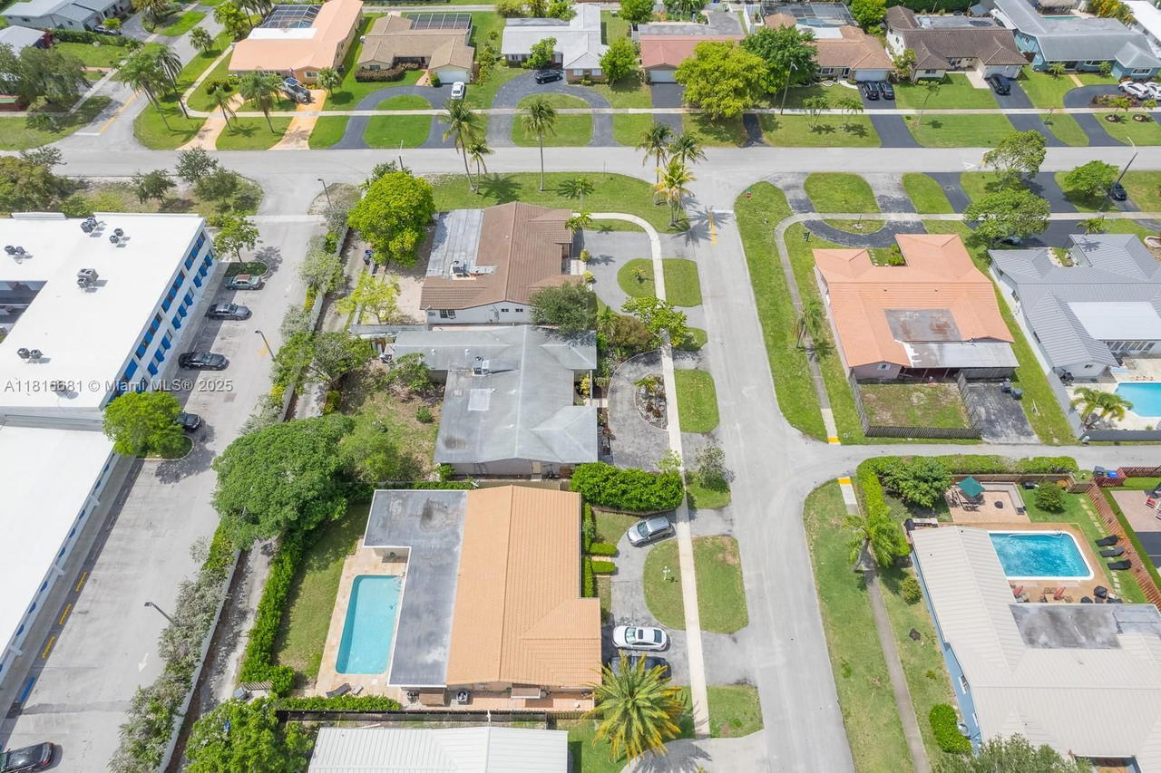 Real estate property located at 1305 47th Ave, Broward, Hollywood Hills, Hollywood, FL