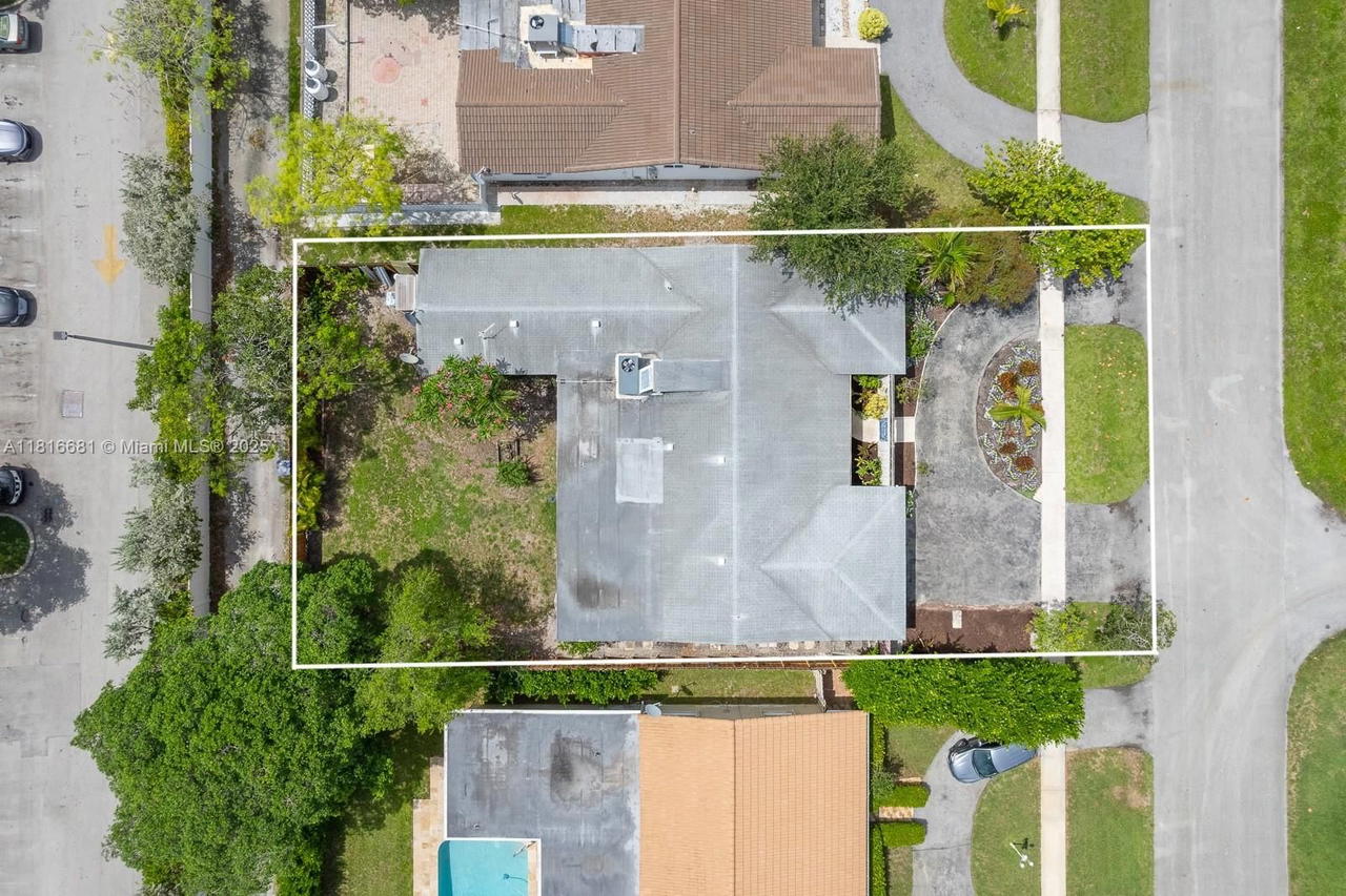 Real estate property located at 1305 47th Ave, Broward, Hollywood Hills, Hollywood, FL