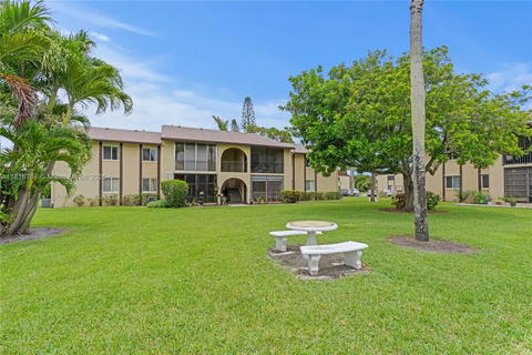 Real estate property located at 311 Pine Ridge Cir C-2, Palm Beach, Pine Ridge Iii Condo, Green Acres, FL