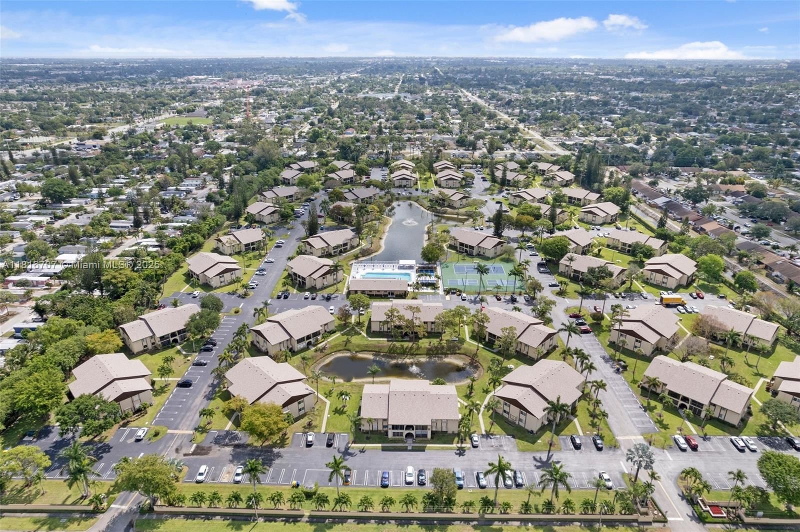 Real estate property located at 311 Pine Ridge Cir C-2, Palm Beach, Pine Ridge Iii Condo, Green Acres, FL