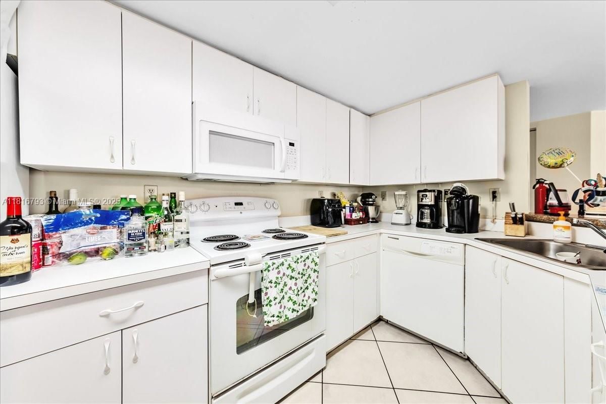 Real estate property located at 2351 Douglas Rd #1204, Miami-dade, Gables Terrace Condo, Miami, FL