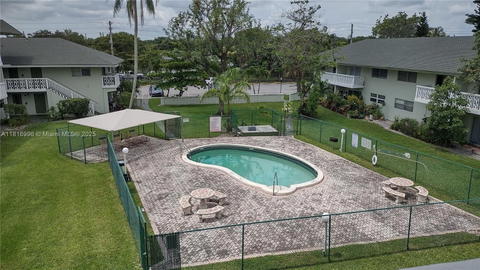 Real estate property located at 4200 3rd Ct #333, Broward, Village Green Condo, Plantation, FL