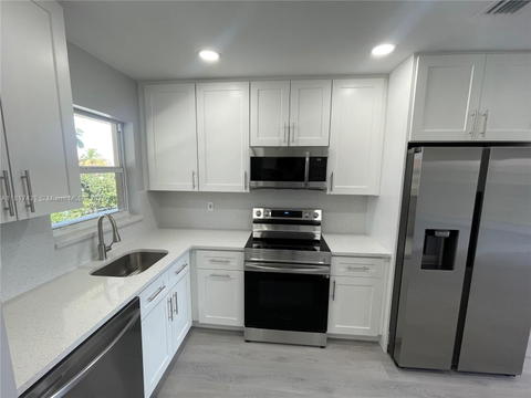 Real estate property located at 7960 Sunrise Lakes Dr #304, Broward, Sunrise Lakes 23 Condo, Sunrise, FL