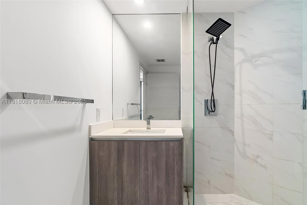 Real estate property located at 801 Miami Ave #3704, Miami-dade, 801 Sma Residences Condo, Miami, FL