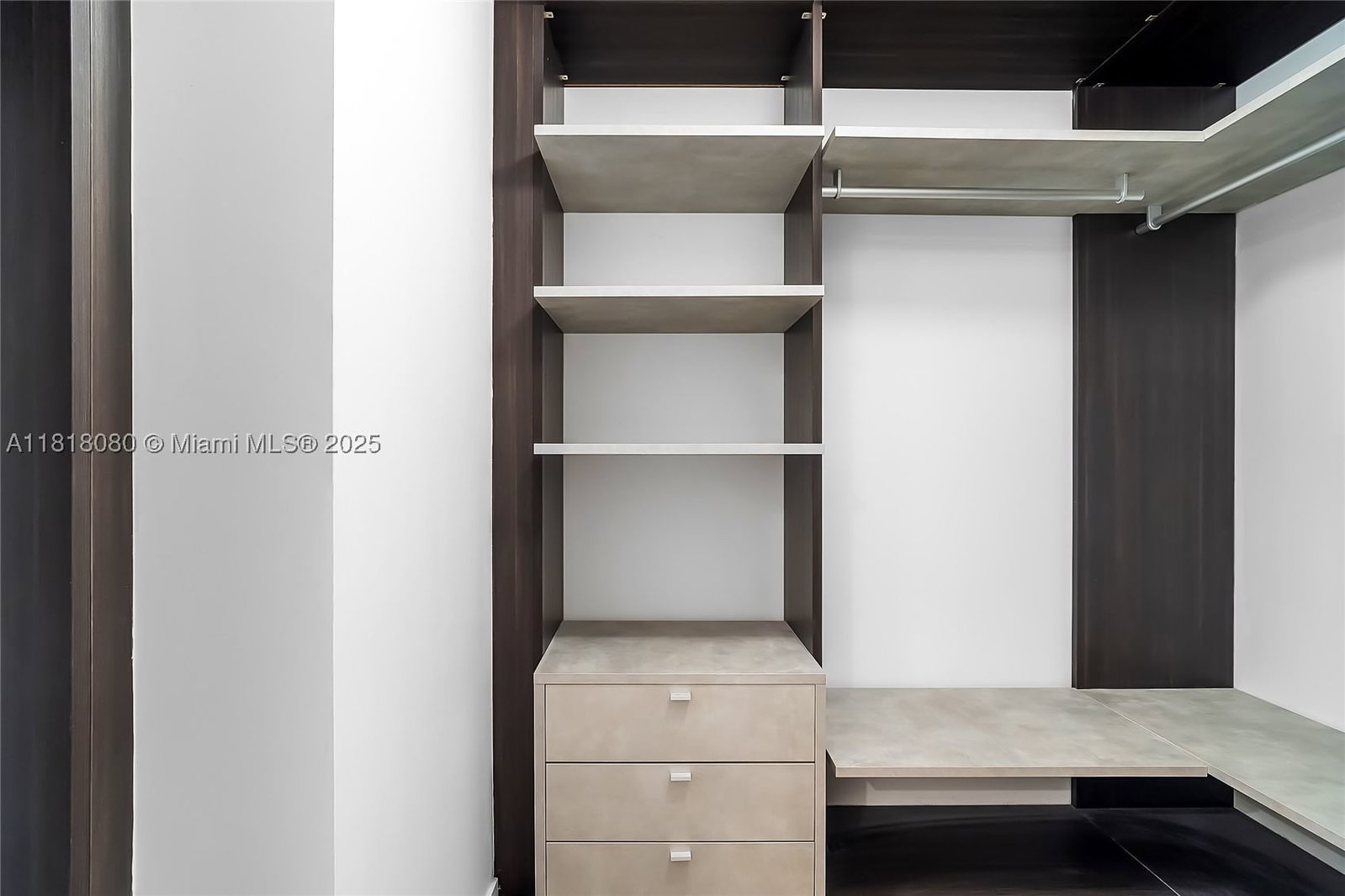 Real estate property located at 801 Miami Ave #3704, Miami-dade, 801 Sma Residences Condo, Miami, FL