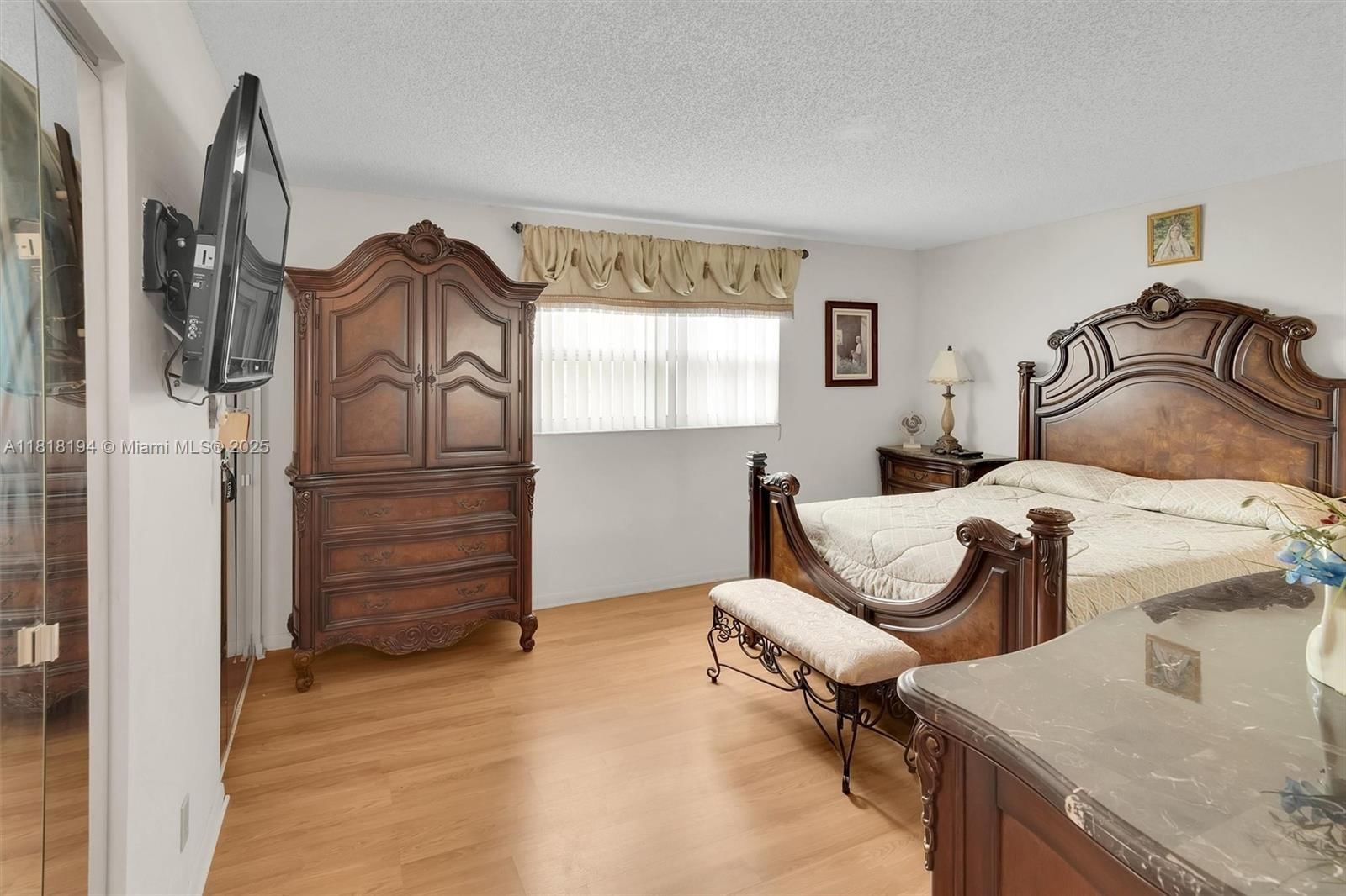 Real estate property located at 424 10th St #402, Broward, Meadowbrook Lakes Condo, Dania Beach, FL