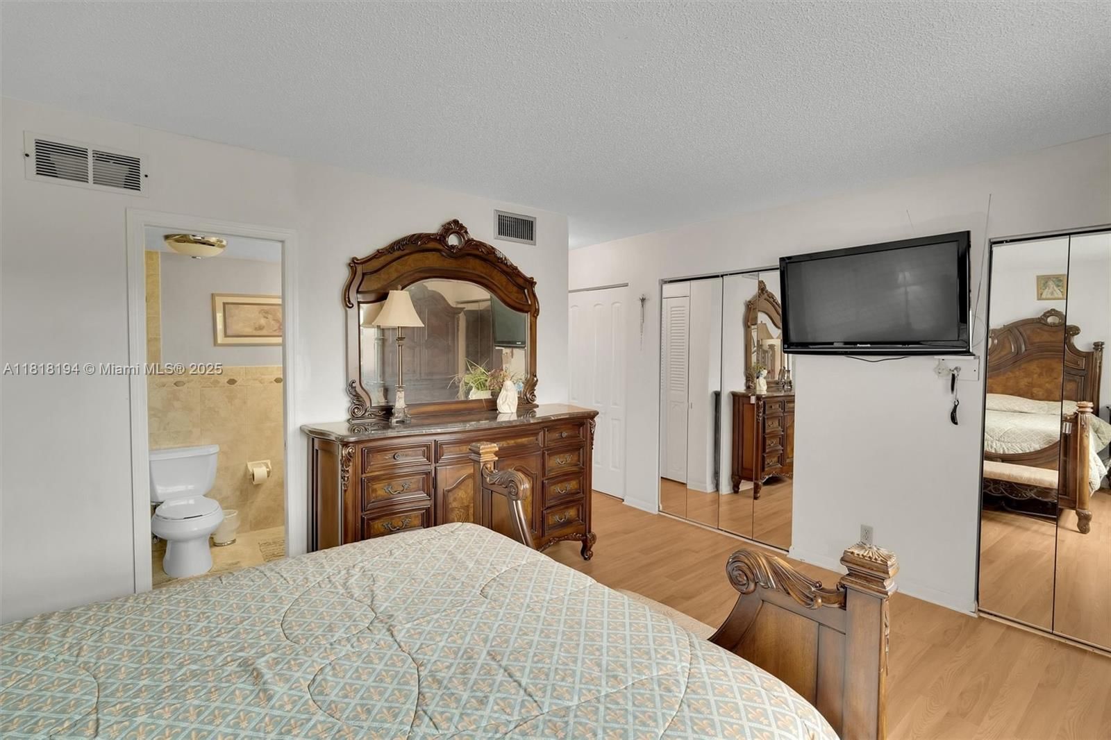 Real estate property located at 424 10th St #402, Broward, Meadowbrook Lakes Condo, Dania Beach, FL
