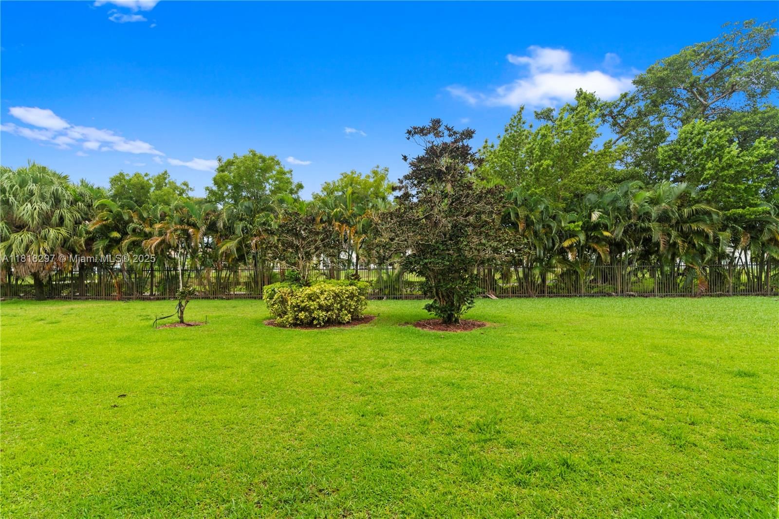 Real estate property located at 1200 Hillcrest Ct #107, Broward, Hillcrest Country Club Ap, Hollywood, FL