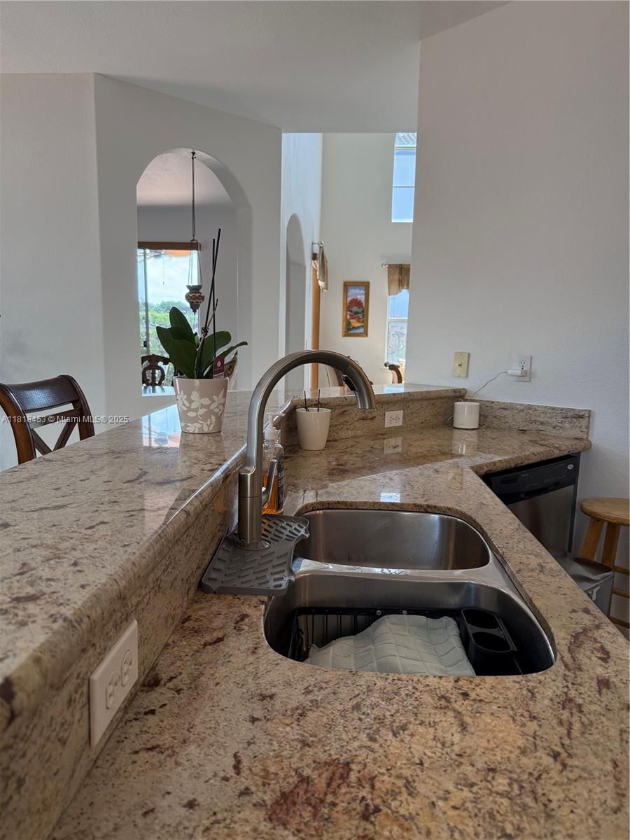 Real estate property located at 16472 58th Ter, Miami-dade, Rivendell, Miami, FL