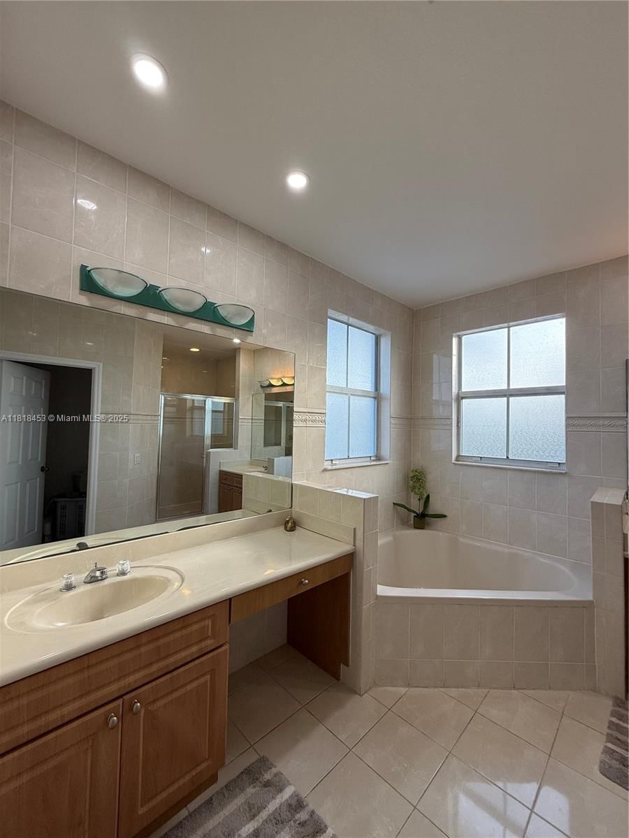 Real estate property located at 16472 58th Ter, Miami-dade, Rivendell, Miami, FL