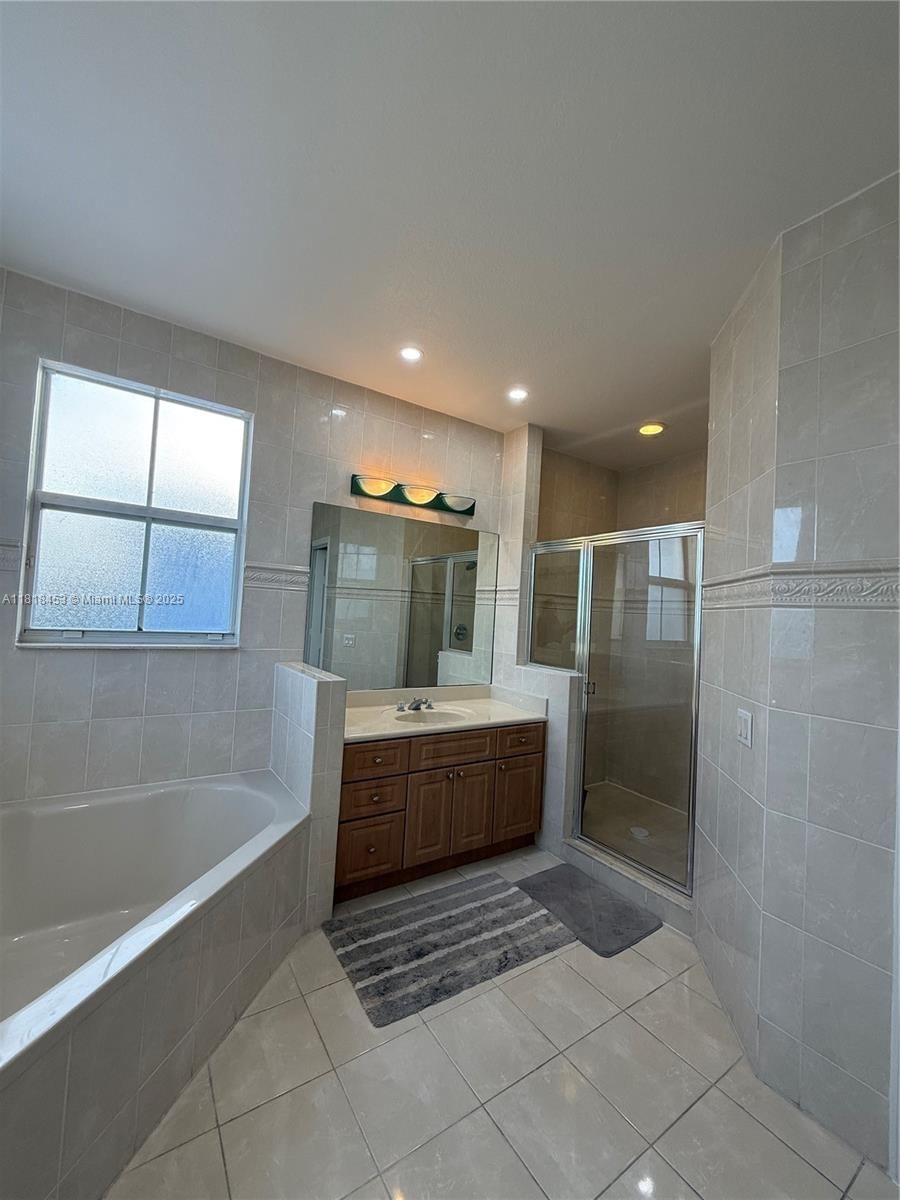 Real estate property located at 16472 58th Ter, Miami-dade, Rivendell, Miami, FL