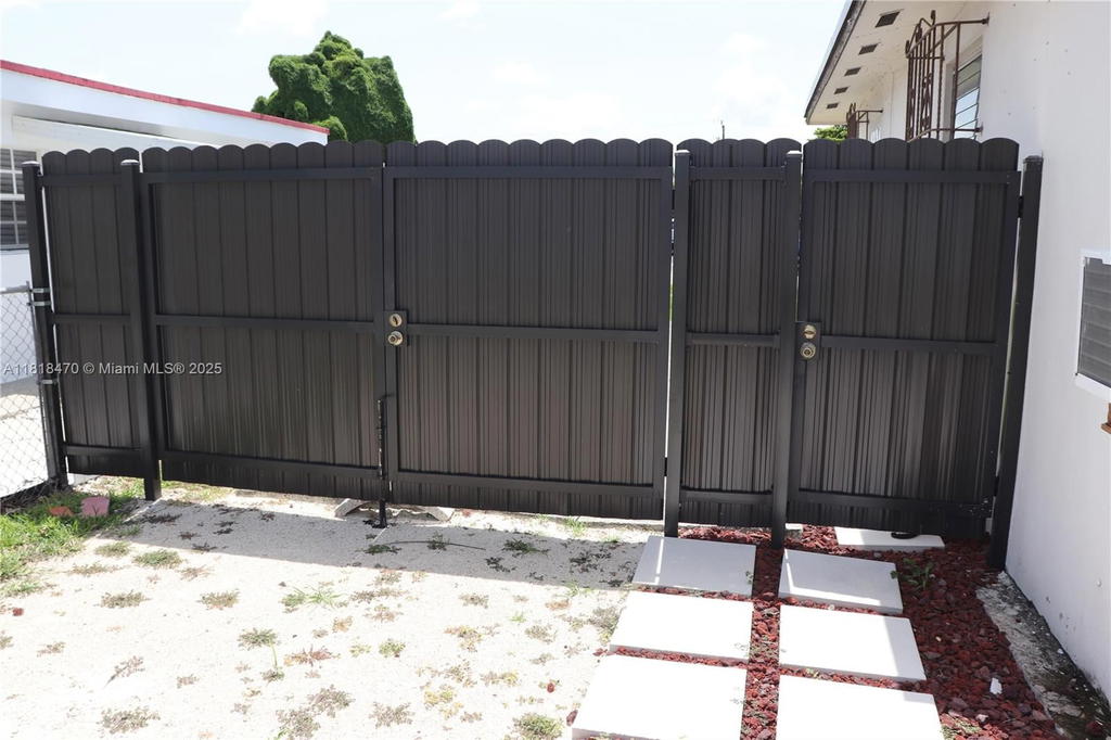 Real estate property located at 4121 99th Ave, Miami-dade, Fairlawn Estates, Miami, FL