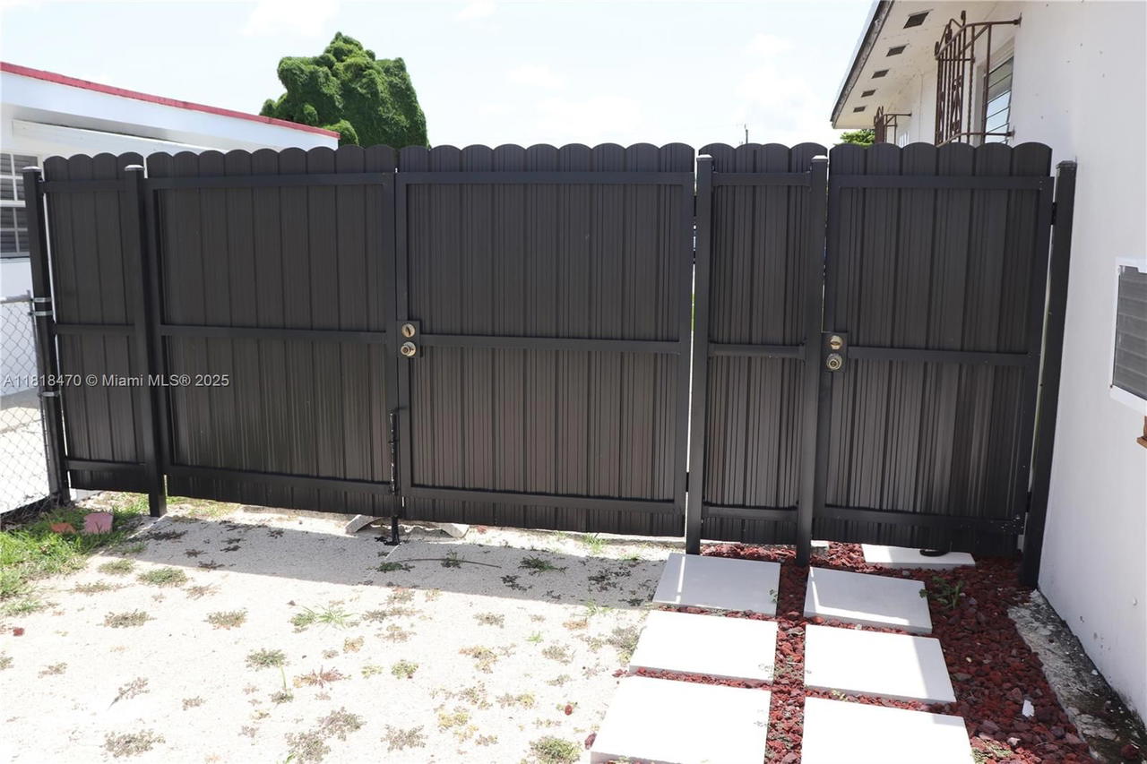 Real estate property located at 4121 99th Ave, Miami-dade, Fairlawn Estates, Miami, FL