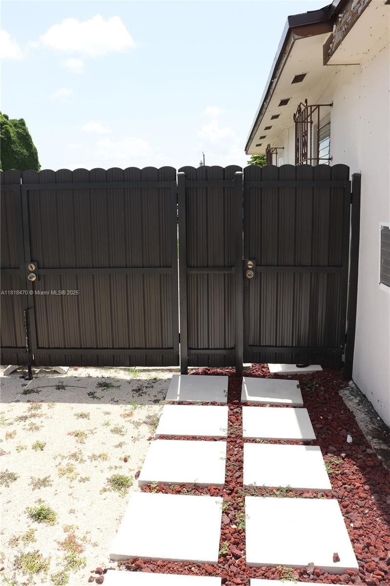 Real estate property located at 4121 99th Ave, Miami-dade, Fairlawn Estates, Miami, FL