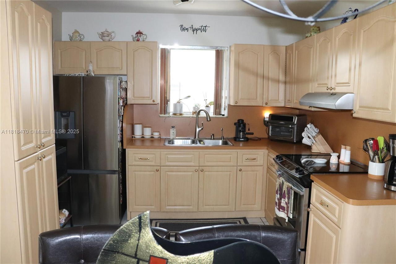Real estate property located at 4121 99th Ave, Miami-dade, Fairlawn Estates, Miami, FL