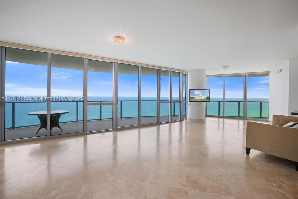 Real estate property located at 3101 Ocean Dr #2708, Broward, Ocean Palms Condo, Hollywood, FL
